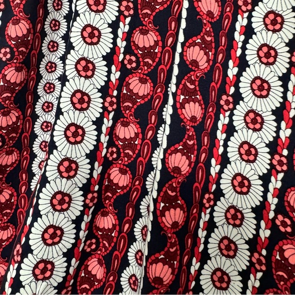 Crown & Ivy Curvy Top - Size 2X - Picture 6 of 7